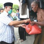 Plt Wali Kota Medan Berikan Bantuan Terdampak Covid-19 ke Warga Helvetia