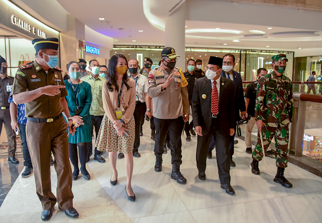 Jelang New Normal, Kapoldasu Dampingi Gubsu Tinjau Mall di Medan