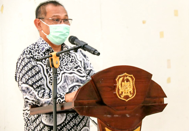 Plt Wali Kota Medan Serahkan Sertifikat Agent Of PR Lingkungan