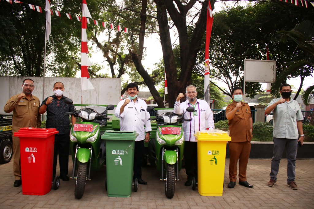 31 Becak Pengangkut Sampah Disalurkan ke Kabupaten/Kota