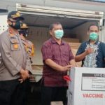 Vaksin Covid-19 Tiba di Karo, Personil Polisi Perketat Pengawalan