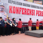 Kepolisian Sumatera Utara ( Polda Sumut) mengungkapkan empat orang pelaku kasus dugaan jual beli vaksin Covid-19 secara ilegal, di Mapolda Sumut, Jumat (21/5/2021)