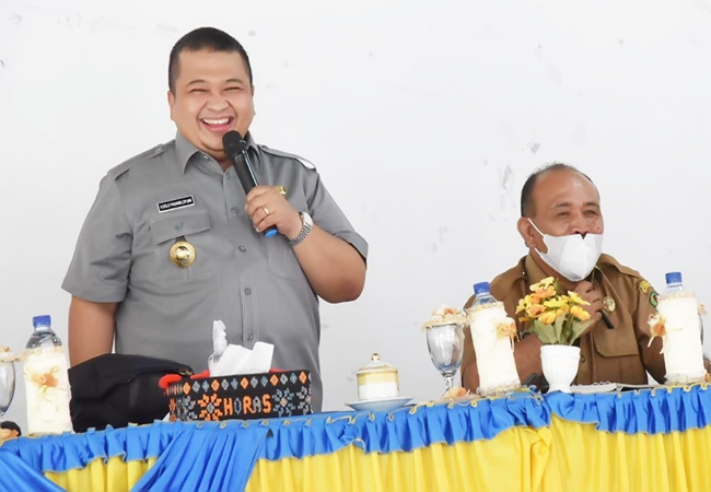 Bupati Tapsel Minta Aparatur Dukung Kinerja Kades