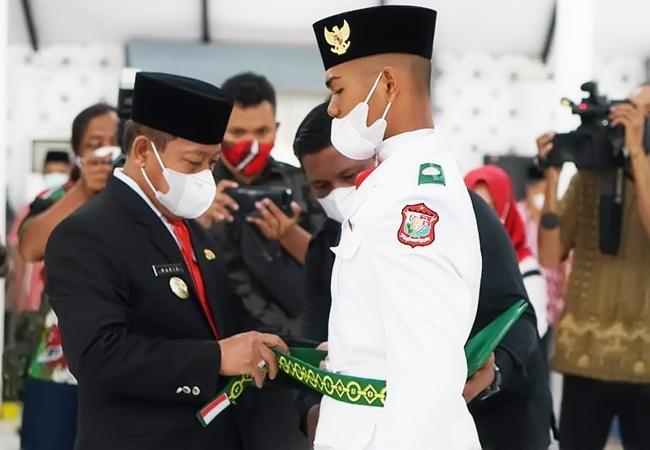 Plt Walikota Tanjungbalai Kukuhkan 20 Anggota Paskibra