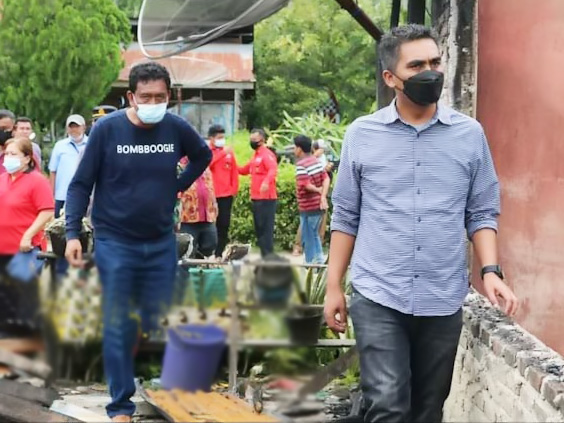Wakil Bupati Karo Berikan Bansos Kepada Musibah Kebakaran di Lau Baleng