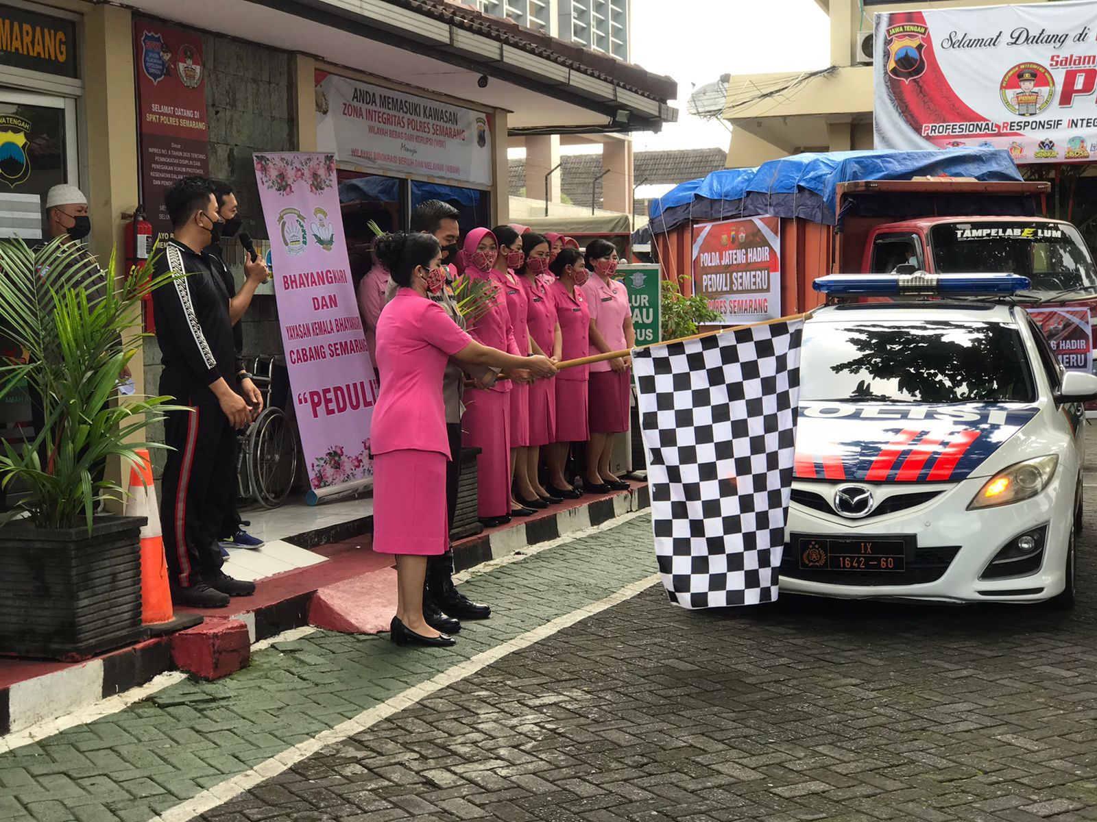 Polres Semarang Salurkan Bantuan Korban Gunung Semeru