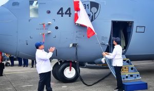 Kemham Serahkan Pesawat Hercules kepada TNI AU