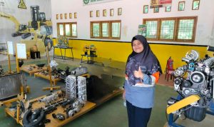 Kisah Siti dari Terima Beasiswa Unggulan Hingga Bekerja di PT AR