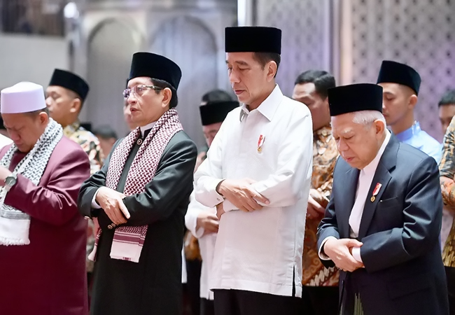 Presiden Jokowi Tunaikan Salat Idulfitri 1445 Hijriah di Masjid Istiqlal