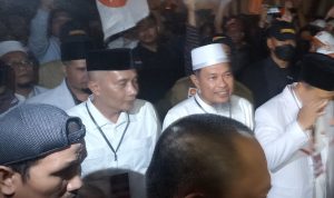 Hari Terakhir Pendaftaran Pilkada 2024, Kehadiran Paslon Hidayatullah-Yasyir Diwarnai "Teatrikal"