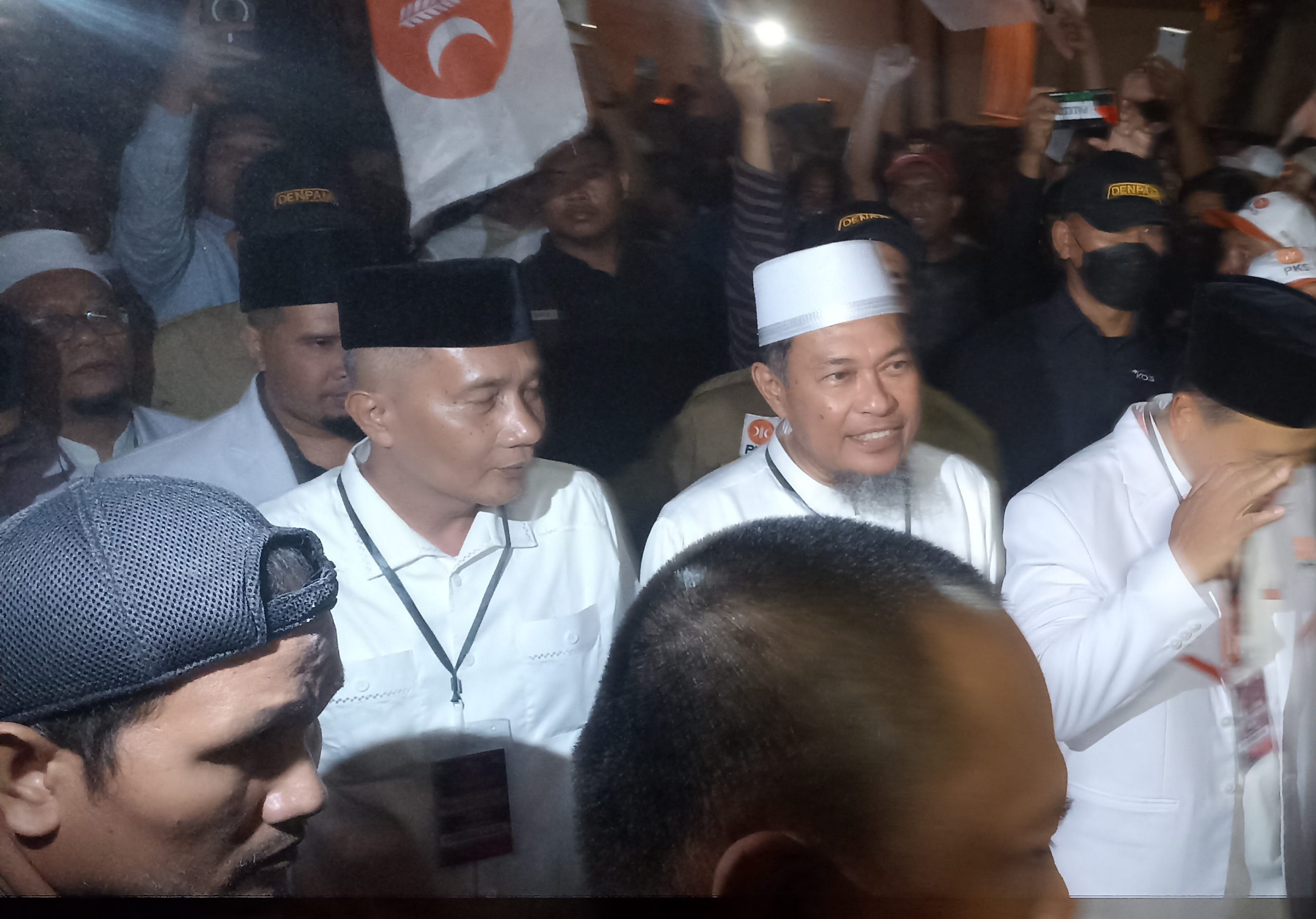 Hari Terakhir Pendaftaran Pilkada 2024, Kehadiran Paslon Hidayatullah-Yasyir Diwarnai "Teatrikal"