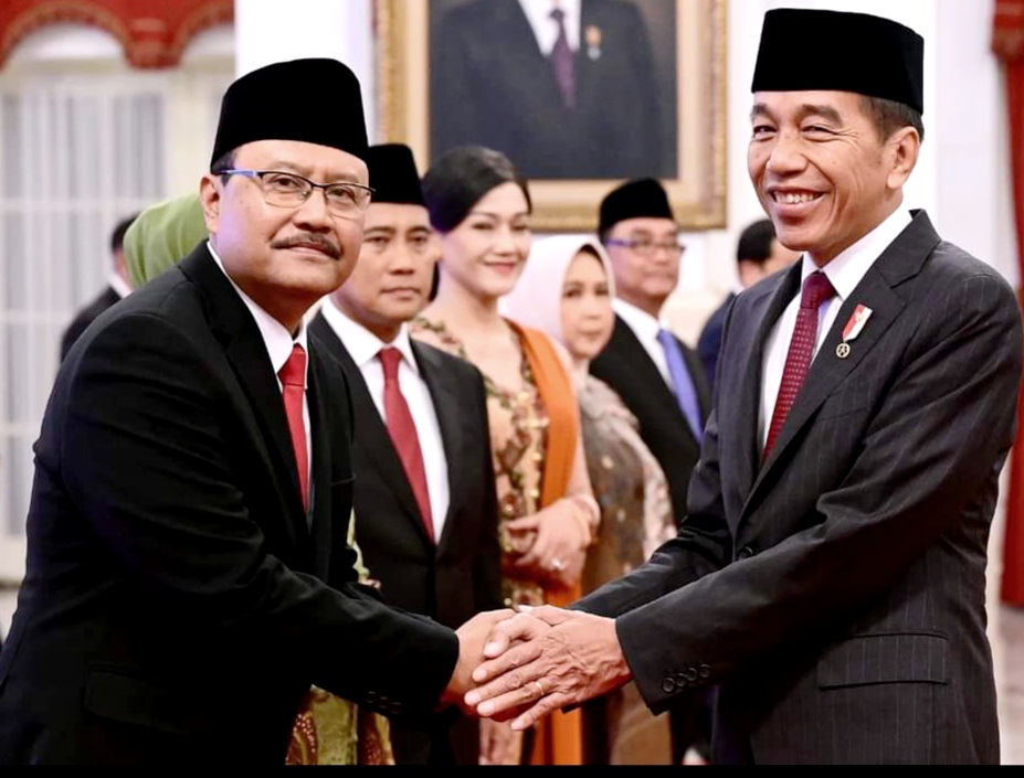 https://www.jelajahnews.id/gantikan-mensos-tri-rismaharini-jokowi-lantik-gus-ipul/