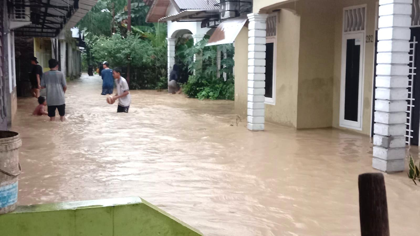 Banjir Rendam Ribuan Rumah Warga di Kecamatan Sunggal, Aktifitas Warga Lumpuh Total