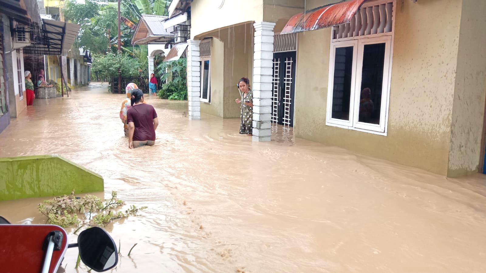 Banjir Rendam Ribuan Rumah Warga di Kecamatan Sunggal, Aktifitas Warga Lumpuh Total 