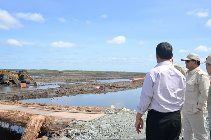 Prabowo Tinjau Infrastruktur Areal Lumbung Pangan di Wanam Merauke